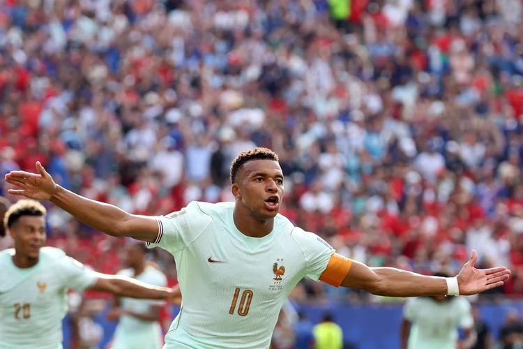 Mbappé e Dembélé brilham, França vence Marrocos e garante vaga na semifinal da Copa do Mundo