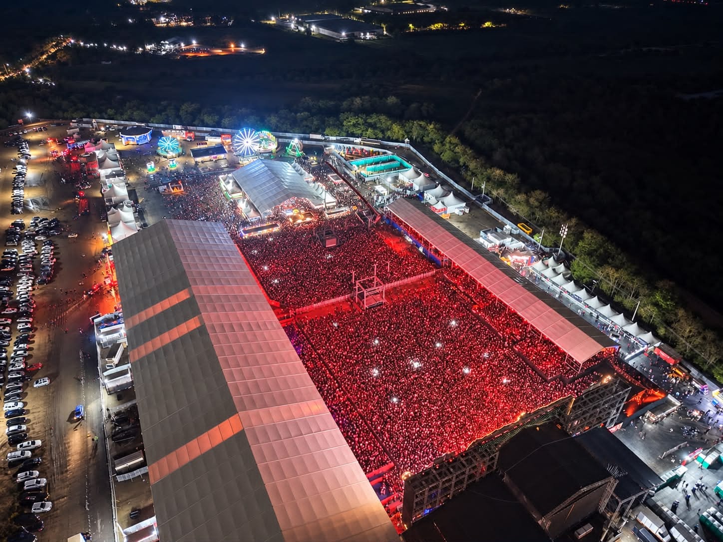 Pagode, brega, forró e casa cheia: Belo, Natanzinho e Calcinha Preta fecham Itaquá Rodeio Fest 2026