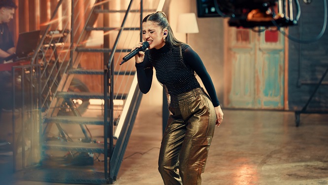 Lis Avancini desafia os próprios limites vocais em single inédito e se consolida no pop gospel