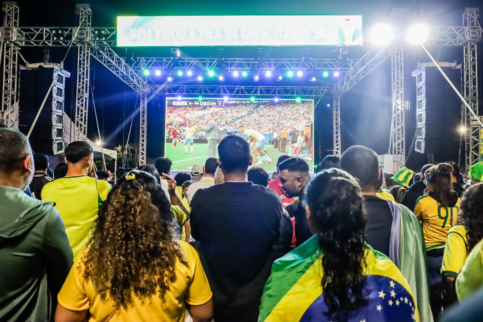 Vila da Copa de Itaquá reúne 2 mil torcedores durante estreia do Brasil na Copa
