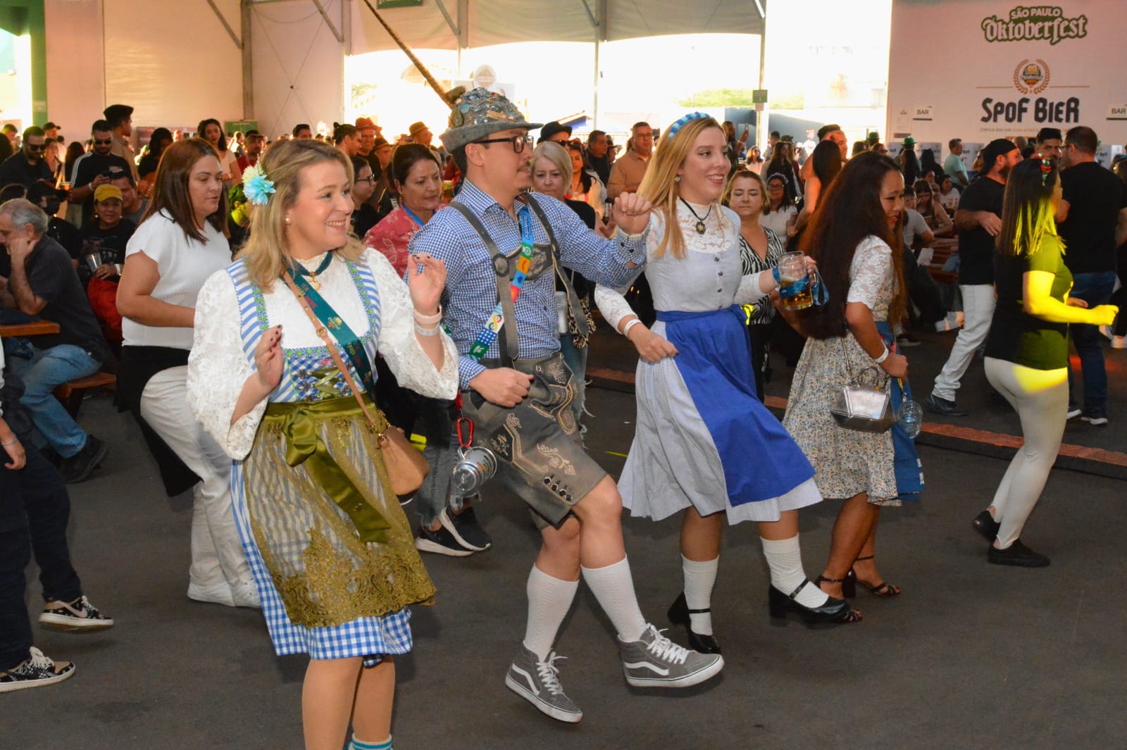 São Paulo Oktoberfest traz tributos a ícones do rock no Ibirapuera