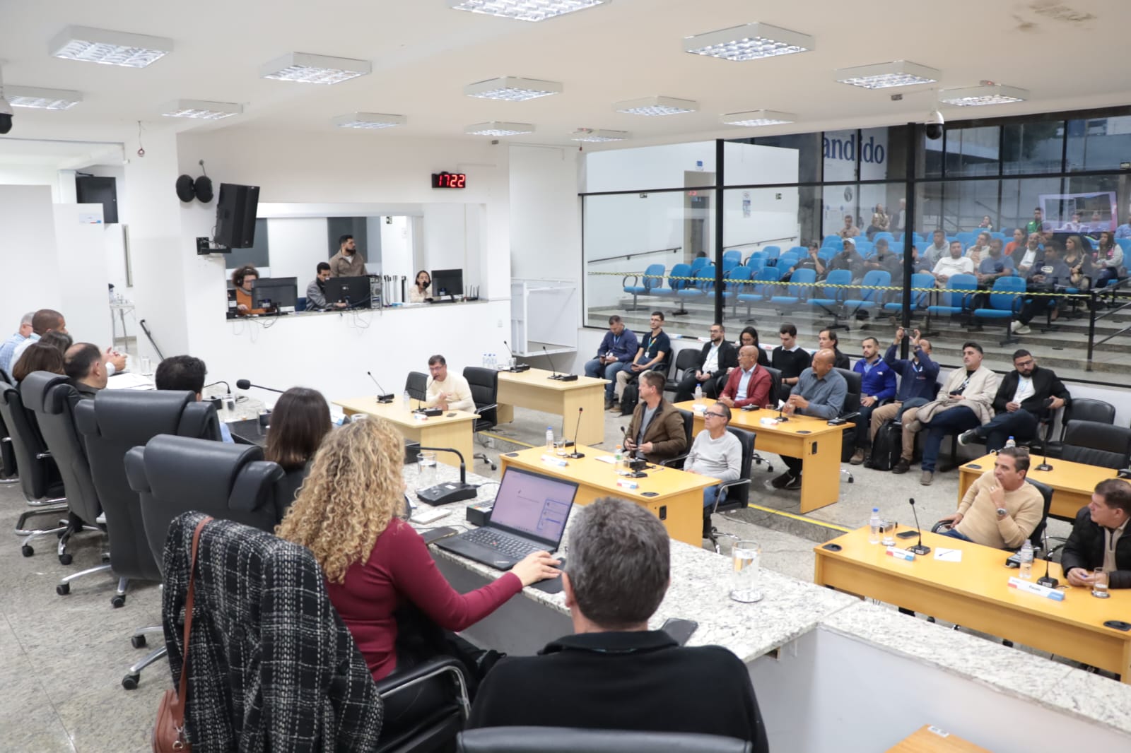 Vereadores de Suzano cobram melhorias da Sabesp durante audiência pública