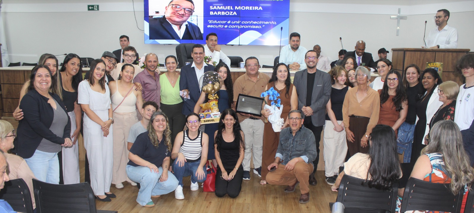 Câmara Municipal de Poá homenageia profissionais de Educação 2026