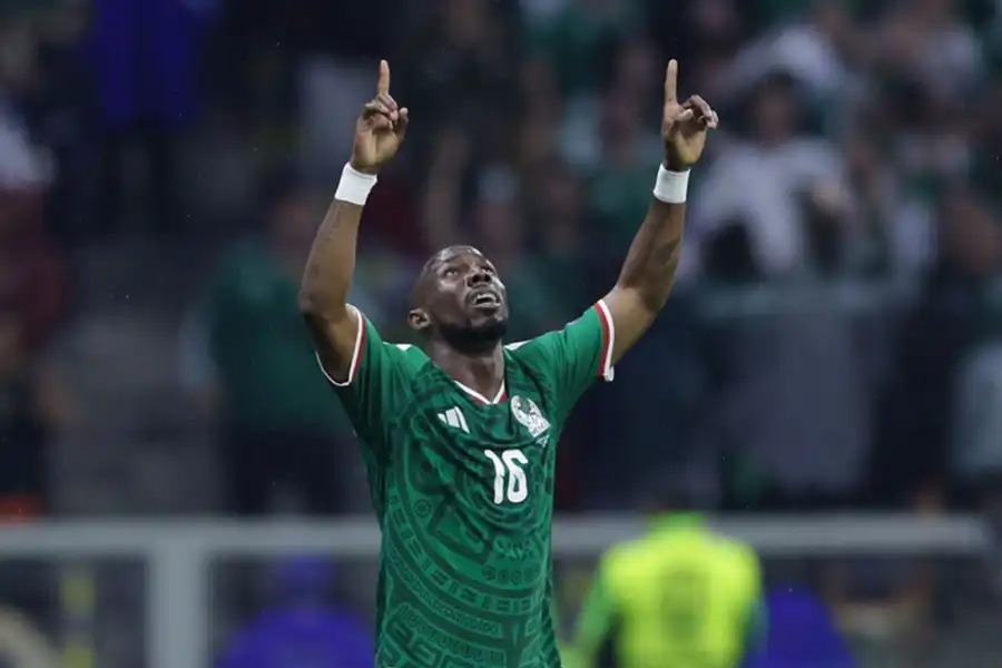 Com atuação consistente diante de sua torcida, seleção mexicana faz 2 a 0 sobre os equatorianos, mantém 100% de aproveitamento no Mundial e aguarda o vencedor de Inglaterra x República Democrática do Congo