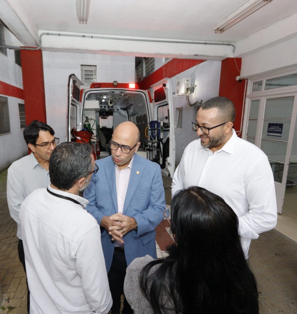 Após parada cardíaca, deputado Oseias de Madureira retorna a Poá, visita equipe médica do PA Municipal e agradece atendimento que ajudou a salvar sua vida