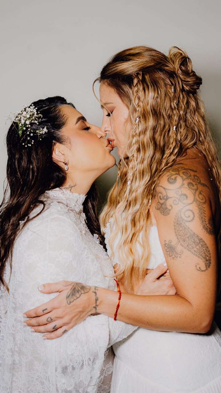 Lauana Prado e Tati Dias celebram pré-wedding no litoral norte de São Paulo