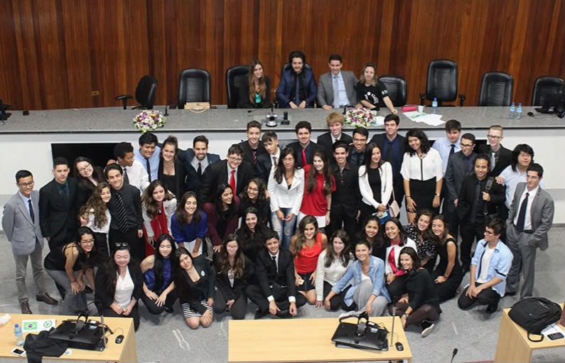 Estudantes vão simular debate presidencial para tratar de propostas e dos rumos do Brasil