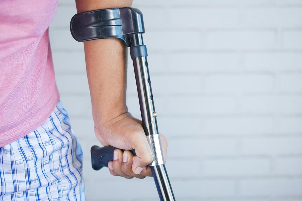 Férias escolares aumentam o risco de quedas e fraturas entre crianças