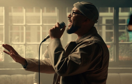 Ton Carfi aposta em influências da black music em álbum acústico surpreendente