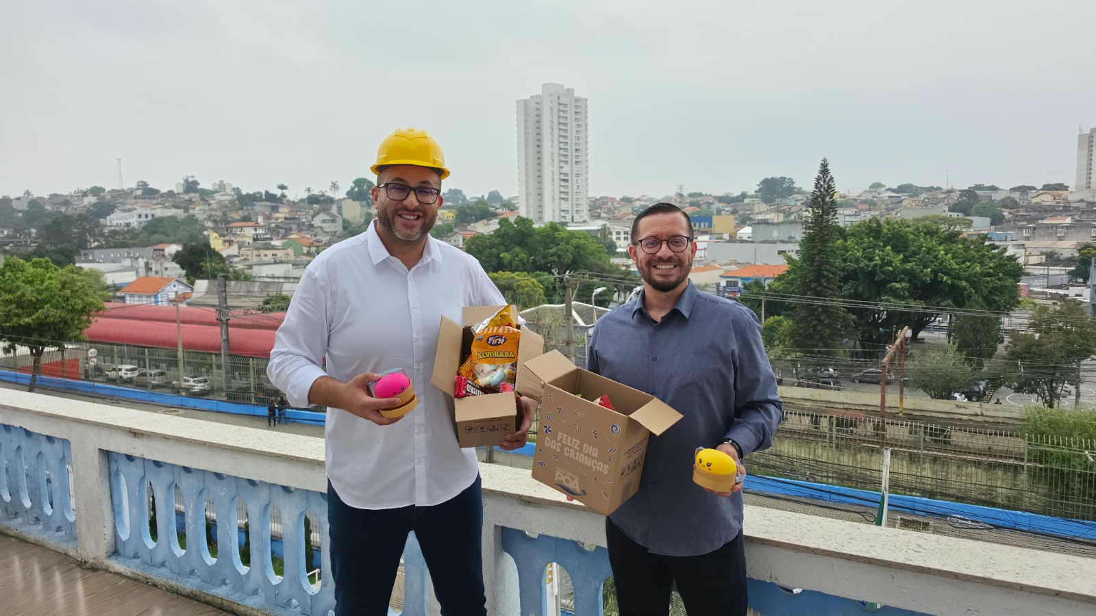Saulo Souza anuncia entrega de kits especiais com Squishy e doces para celebrar o Dia das Crianças na rede municipal