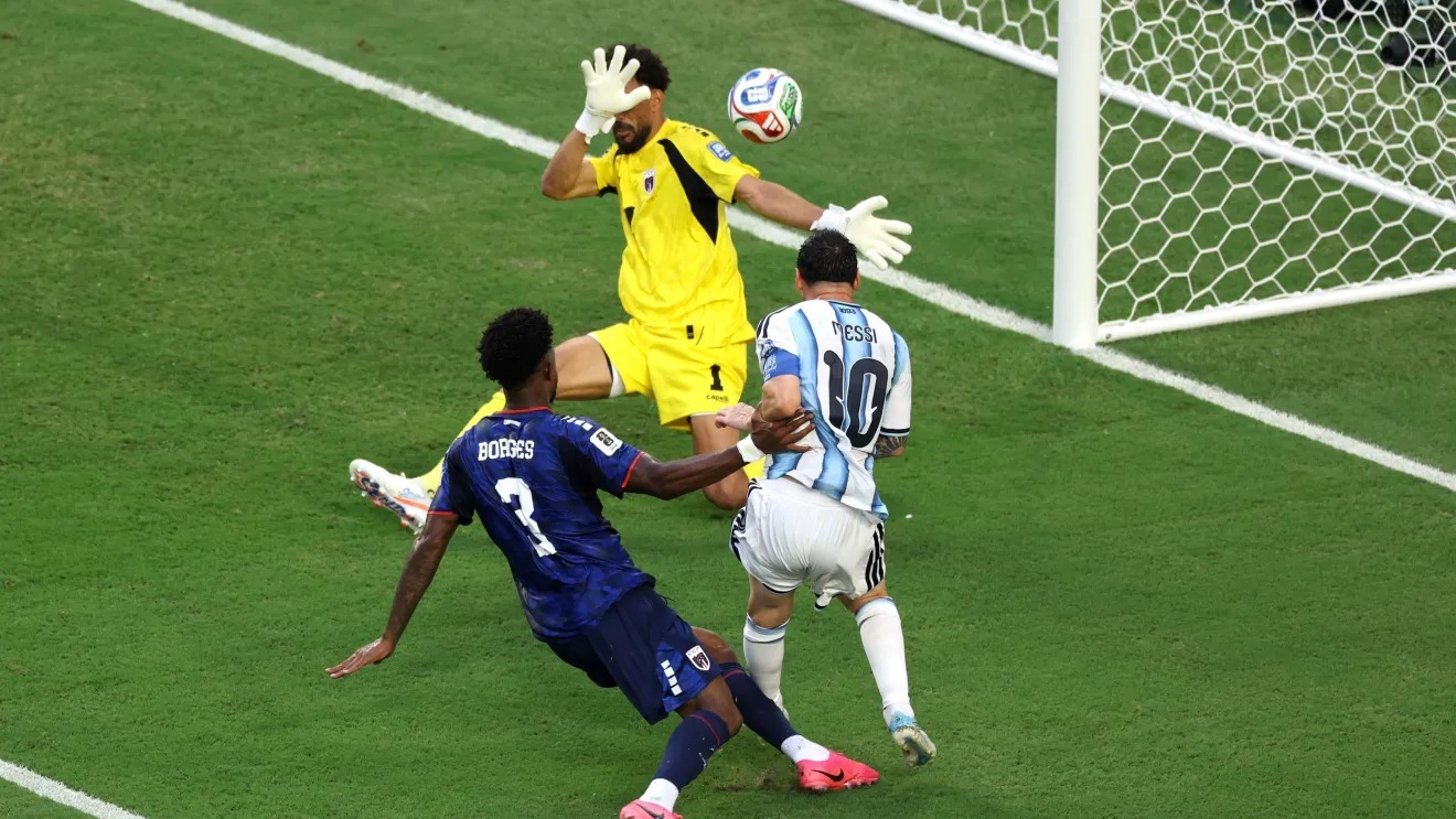 Messi foi autor do primeiro gol da Argentina contra Cabo Verde • Megan Briggs/Getty Images