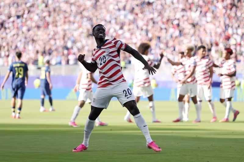 Balogun comemora seu gol na Copa do Mundo • Reprodução/FIFA via Getty Images