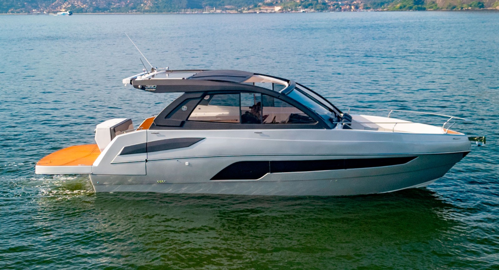 Solara 380 Bowrider