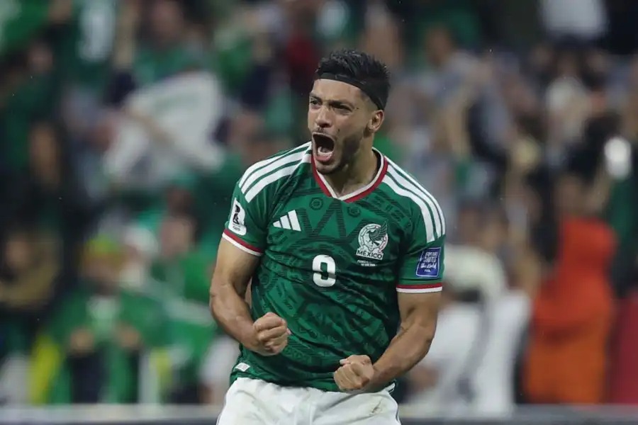 Jiménez comemora gol mexicano no Azteca Divulgação/@miseleccionmx