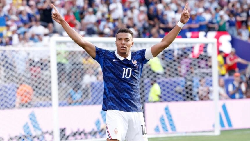 Mbappé decide novamente para a França no gol de pênalti