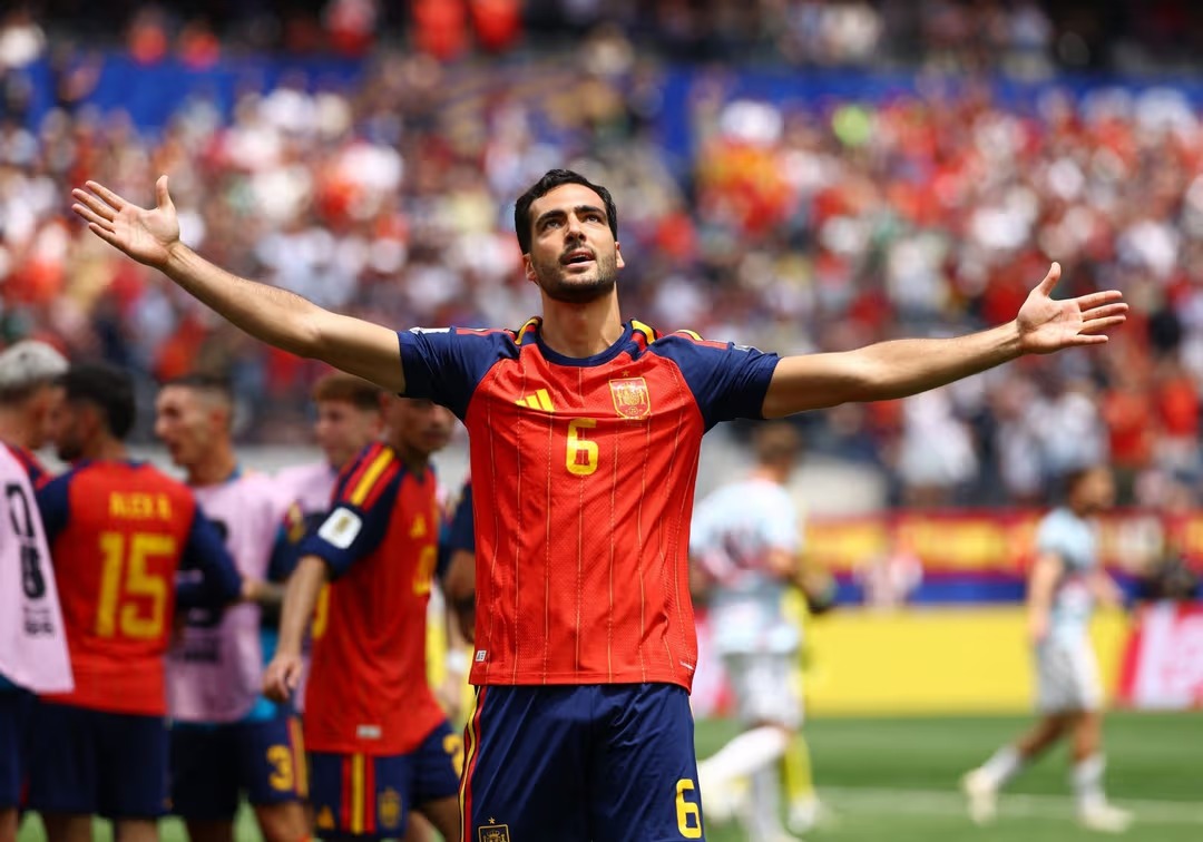 Merino marcou o gol da classificação da Espanha  REUTERS/Kai Pfaffenbach