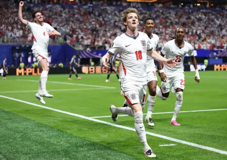 Anthony Gordon abriu o placar para a Inglaterra