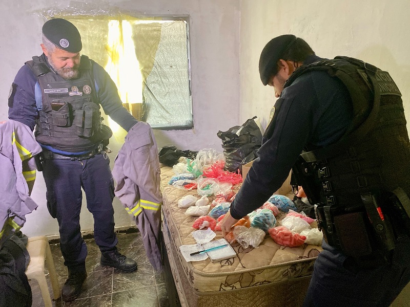 GCM de Itaquá desarticula casa-bomba e apreende 2,8 mil porções de drogas no Jardim Odete