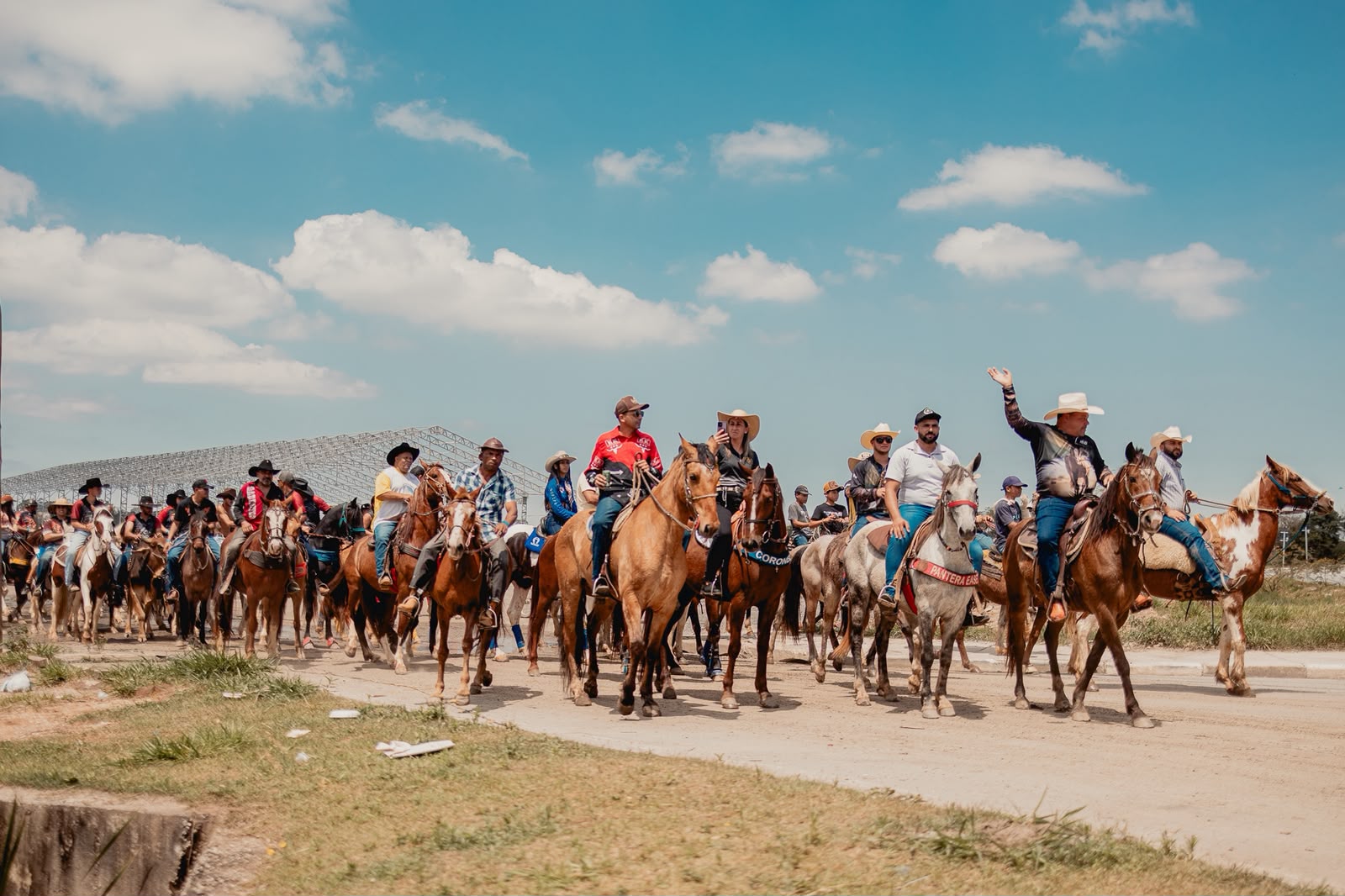 4ª Cavalgada encerra programação do Itaquá Rodeio Fest 2026 em Itaquaquecetuba-SP