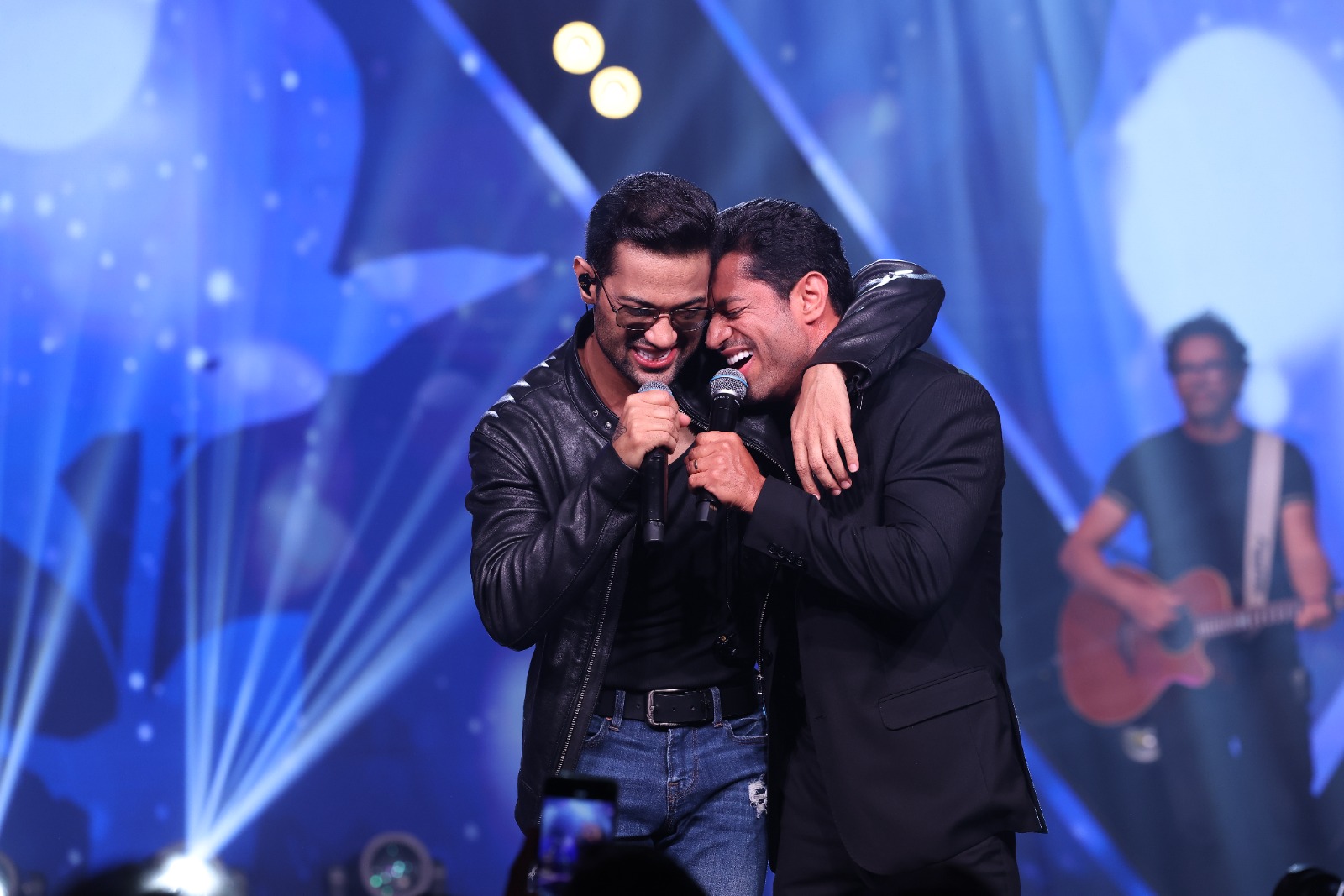 Edy Britto & Samuel apresentam “Dois Diferentes”, projeto que consolida a identidade romântica da dupla