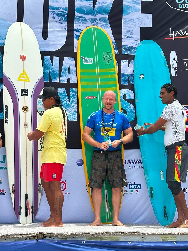 Phil Rajzman é vice-campeão no Longboard Classic no tradicional Duke’s OceanFest, no Havaí
