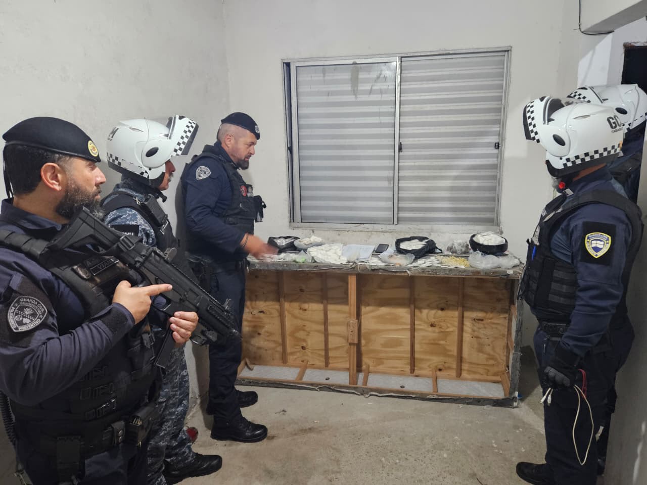 GCM de Itaquá apreende drogas, recolhe sete motos e recupera veículo roubado