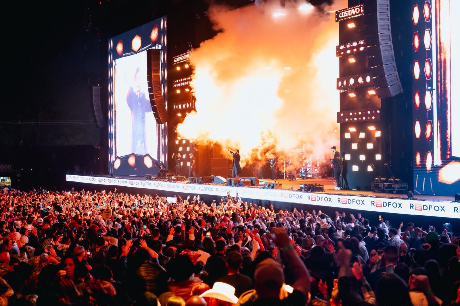 Gusttavo Lima faz show épico para 40 mil pessoas no Itaquá Rodeio Fest
