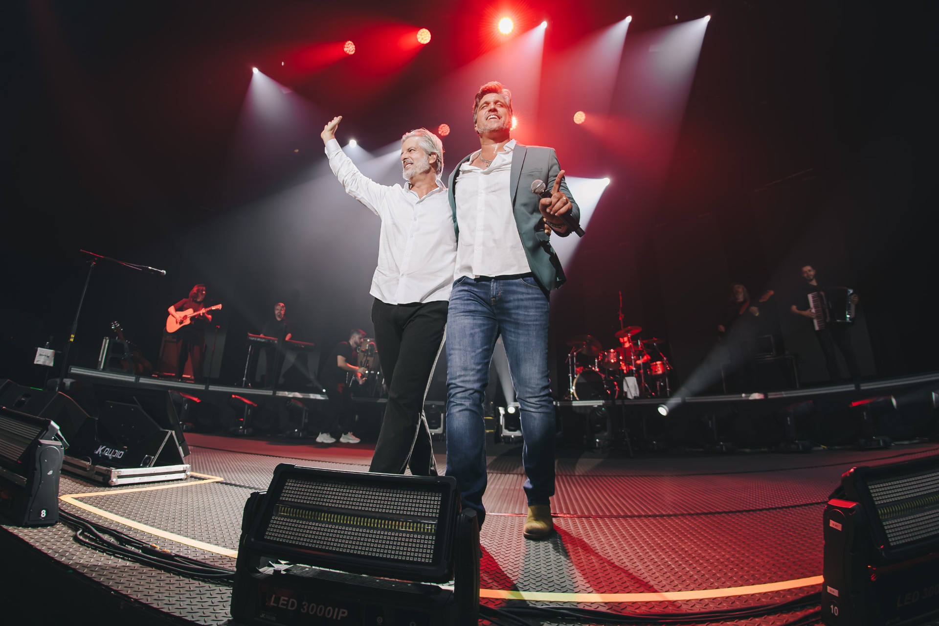 Victor & Leo levam a essência de sua trajetória ao palco em São Paulo